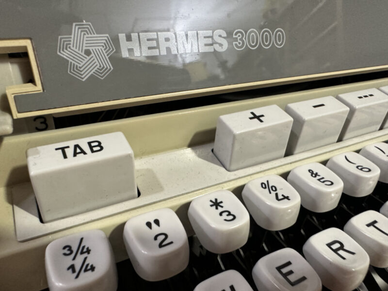 Vintage Hermes Schreibmaschine Modell 3000 - Image 9