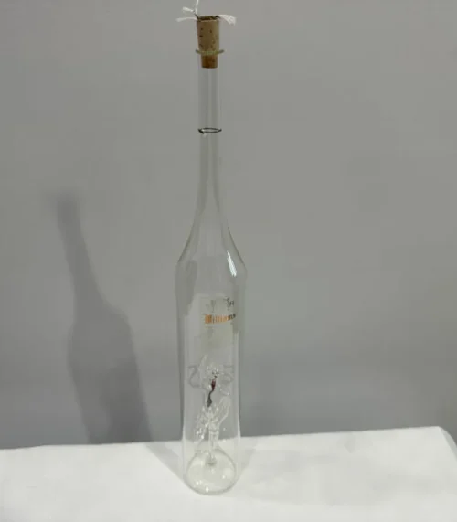 Vintage Schnapsflasche mit einer Teufel Glasfigur