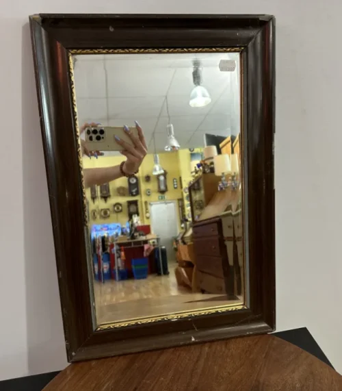 Antiker Wandspiegel mit Holzrahmen