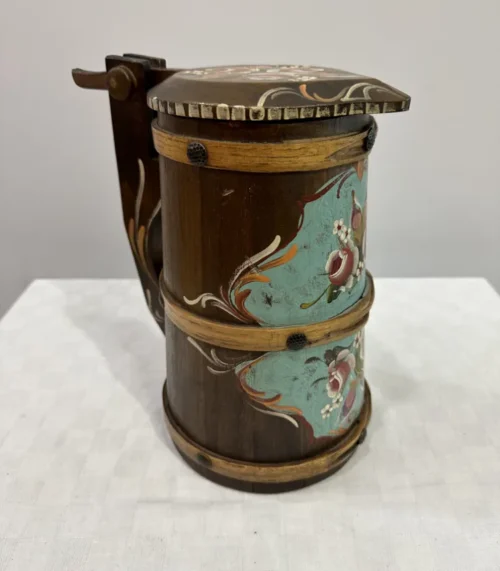 Vintage Humpen aus Holz mit Bauernmalerei