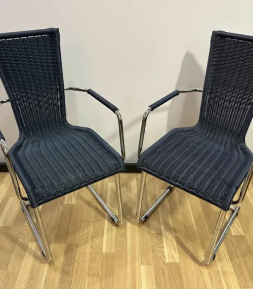 Geflochtene Armlehne Stühle in einem passenden 2er Set