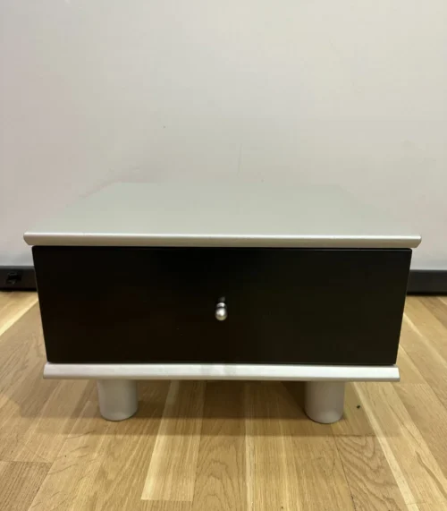 kleiner Nachtisch in Silber / schwarz