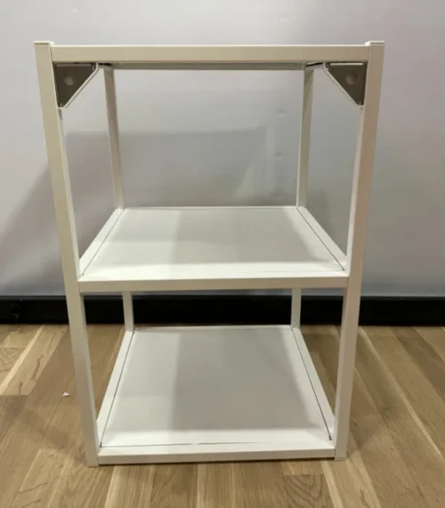 Kleines weisses Regal