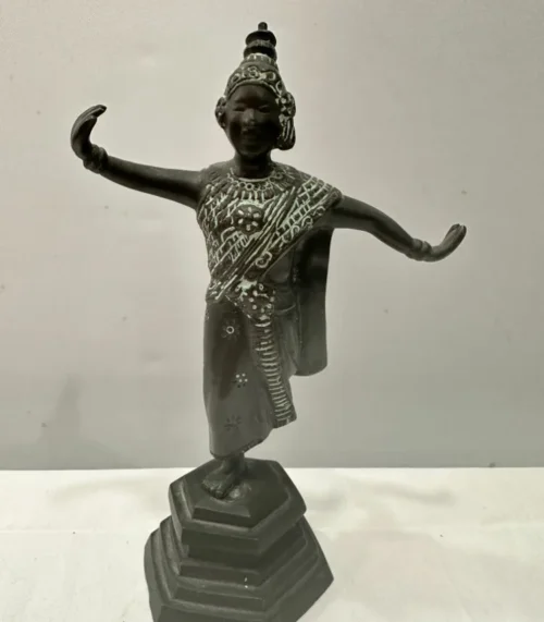 Thailändische Tempeltänzerin aus Metall