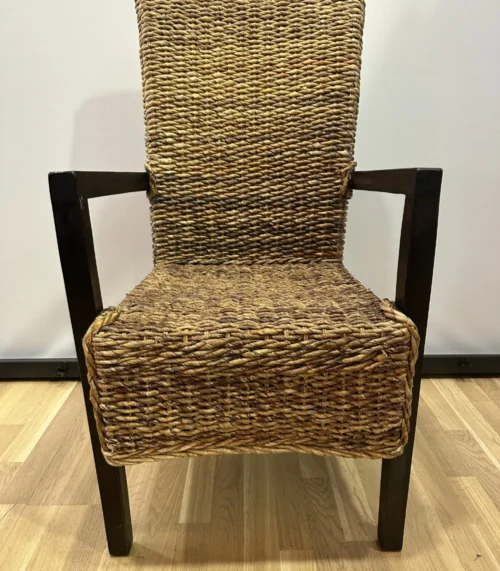 Vintage Korbstuhl mit Armelehnen