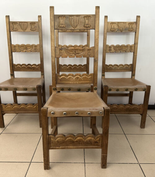 Antike spanische Stühle in einem passenden 4er Set