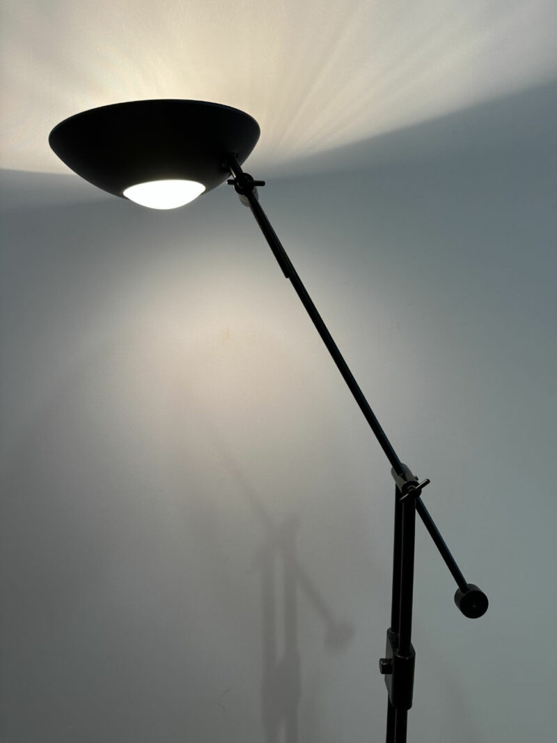 Elegante dimmbare Stehlampe in Schwarz - Image 5