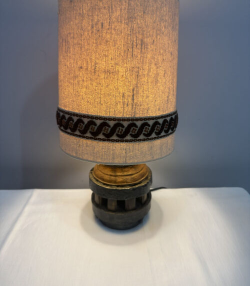 Vintage Tischlampe / Tischleuchte / Nachtischleuchte mit Eichenholzsockel