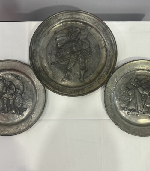 Antike Wandteller aus Blei im 3er Set