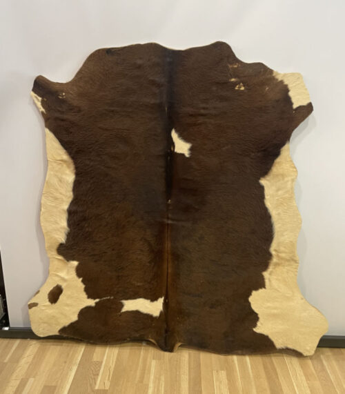 Echtes Kuhfell in braun/ weiss auf einer Platte