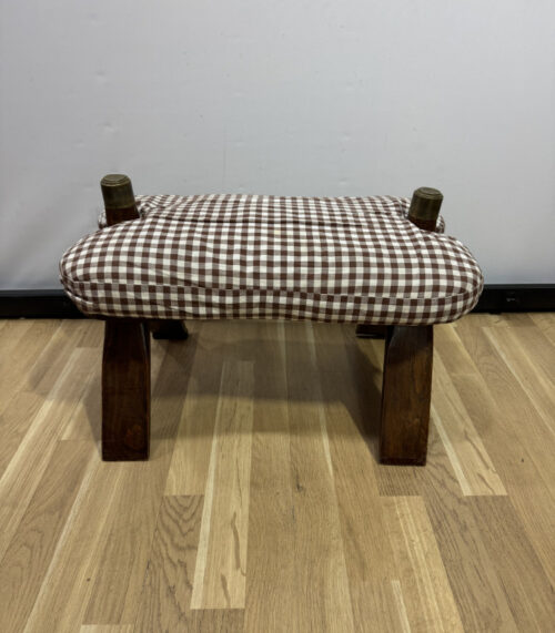Kamelhocker mit rustikalem Charme