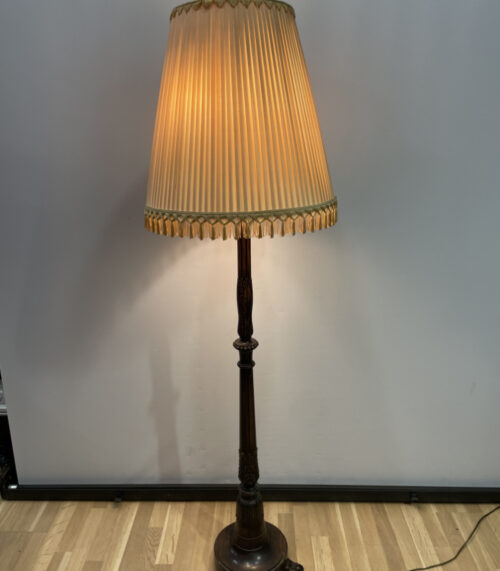 Vintage Stehlampe mit Holzfuss und Stoffschirm