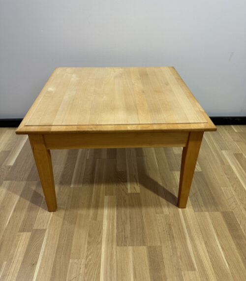 Couchtisch aus Holz - zeitlos & robust