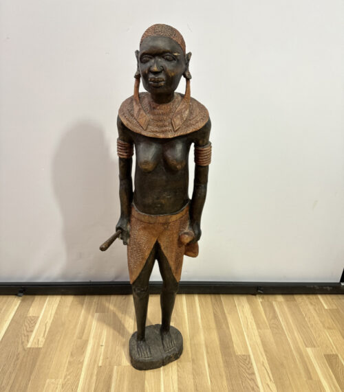 Handgeschnitzte Holzskulptur einer afrikanischen Frau mit höhe 127 cm