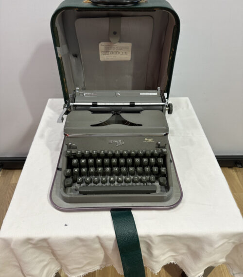 Antike Hermes 2000 Schreibmaschine mit originalem Koffer