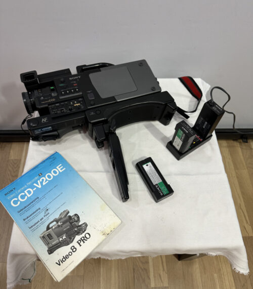 Sony Video 8 Pro CCD-V200E - Professionelle Vintage Videokamera mit Zubehör
