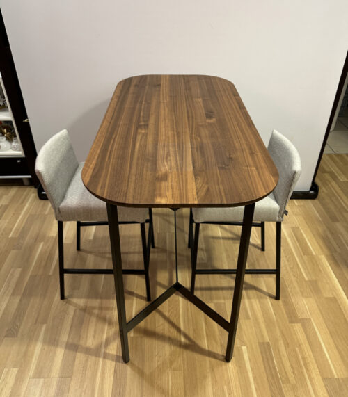 Rolf Benz Bartisch 935 aus Nussbaumholz & Barhocker 651 aus Stoff