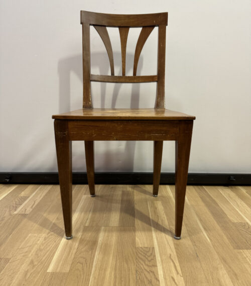 Antiker Biedermeier-Stuhl aus Nussbaum