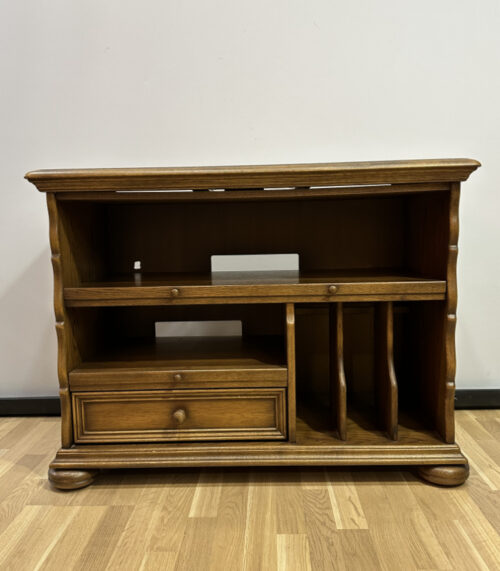 Vintage TV-Möbel aus Eichenholz - Funktionalität trifft auf klassisches Design