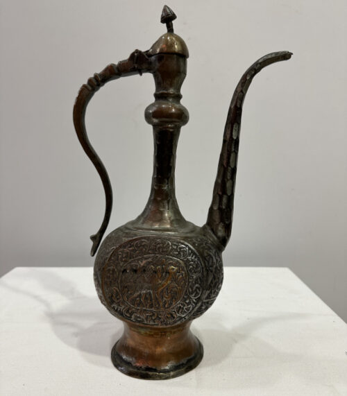 Antike orientalische Messingkanne - kunstvoll verziert