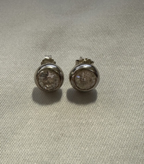 Ohrstecker Silber mit funkelndem Schmuckstein