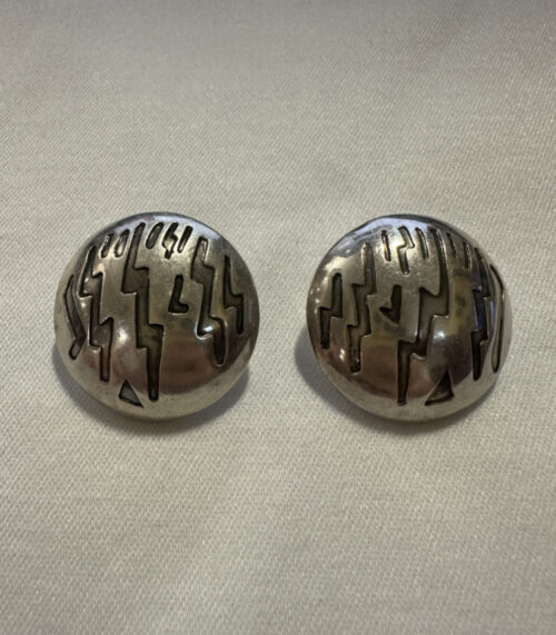 Abstraktes Reliefmuster im gewölbtem Design - Vintage Ohrclips aus Silber