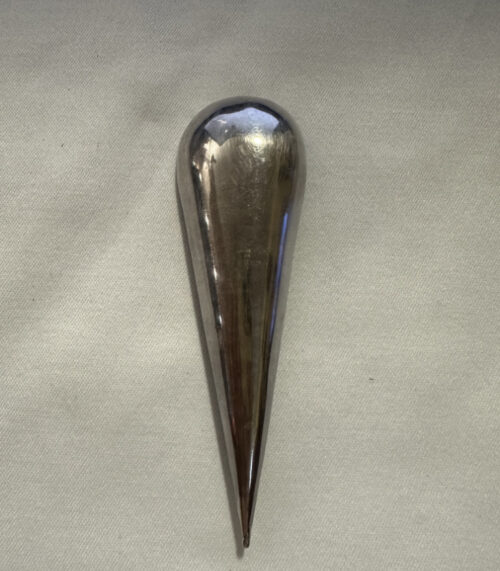 Silberne Vintage-Brosche in Tropfenform - Skulpturaler Minimalismus