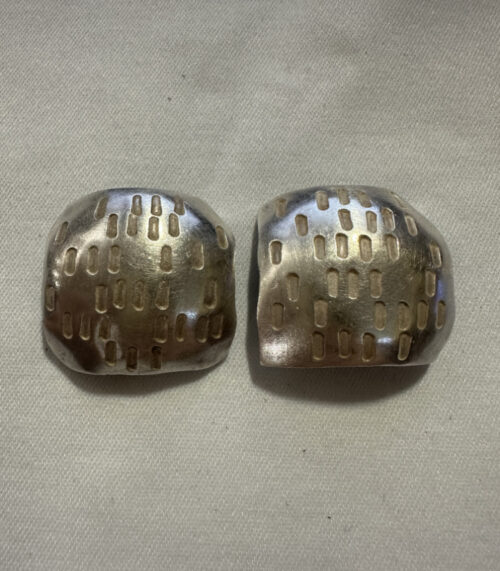 Zeitlose Struktur - Charaktervolle Vintage-Ohrringe