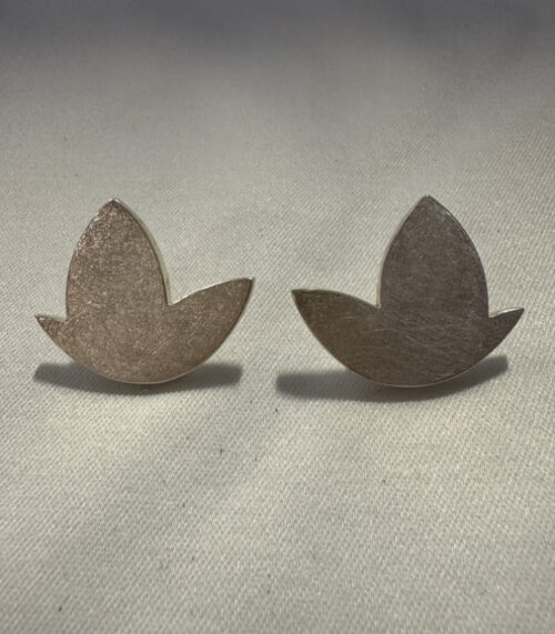 Elegante Silber-Ohrringe in stilisierter Blattform