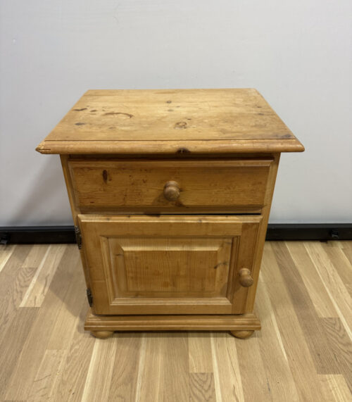 Antiker Landhausstil Nachttisch aus massivem Tannenholz