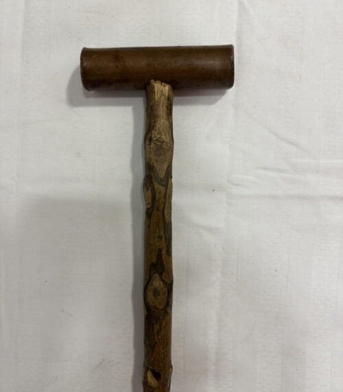 Handgefertigter Kupferhammer - rustikales Handwerkzeug aus vergangenen Zeiten