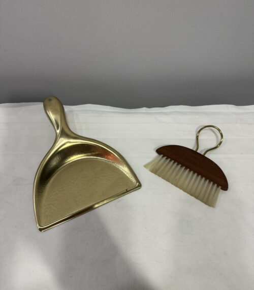 Vintage Kehrgarnitur mit Messing-Schaufel und Holzhandbürste – stilvolles Set