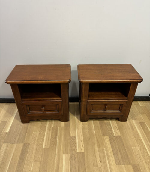 2er-Set klassische Nachttische aus Massivholz – mit Schublade und offenem Fach