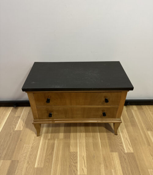 Vintage Kommode mit schwarzer Steinplatte – zwei Schubladen, Massivholzgestell