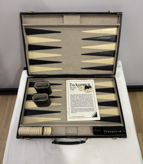 Ravensburger Backgammon-Spiel im schwarzen Kofferetui – mit Samteinlage und Lederdetails 1980er Jahre