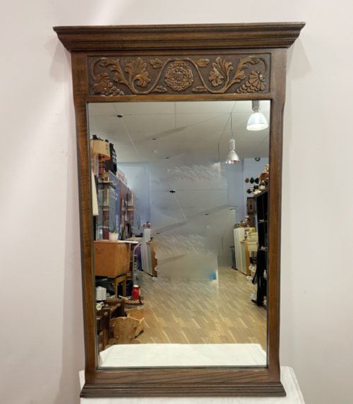 Vintage Wandspiegel aus Eiche mit floraler Schnitzerei, Jaycee Furniture, England, Höhe 94 cm