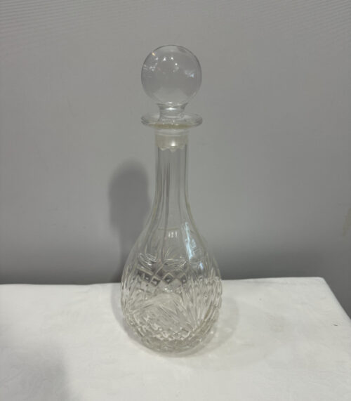 Kristallkaraffe mit Schliffmuster – Eleganter Dekanter mit Kugelverschluss