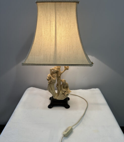 Vintage Tischlampe mit asiatischem Figurenmotiv – A. Santini Classic Figure aus Italien