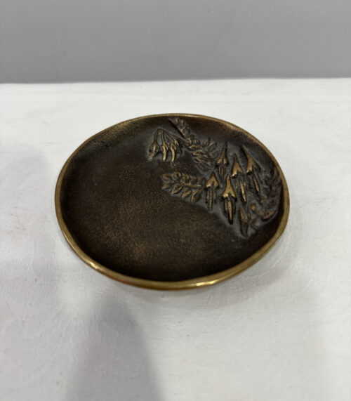 Bronzeschälchen mit Naturrelief von Mary Michelmore, Australia