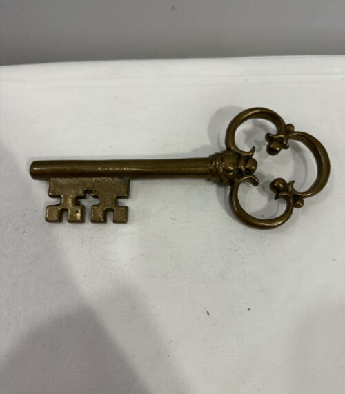 Antiker Schlüssel aus massivem Messing – Barock inspiriertes Design