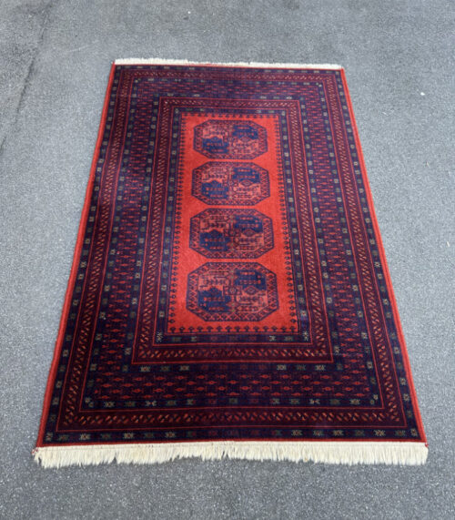 Luristan Teppich – Handgeknüpft mit klassischen Göl-Motiven 130 x 200 cm