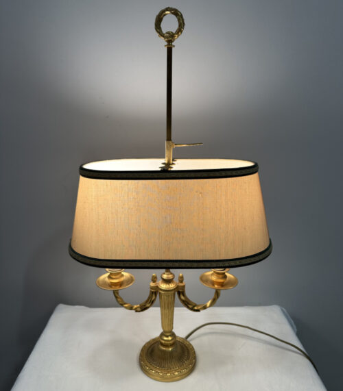 Klassische Bouillotte Tischlampe im Empire-Stil – Goldfarbene Eleganz mit Schirm