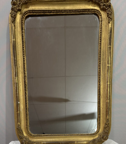 Antiker Spiegel mit vergoldetem Rahmen und florale Eckverzierung 47 x 67 cm
