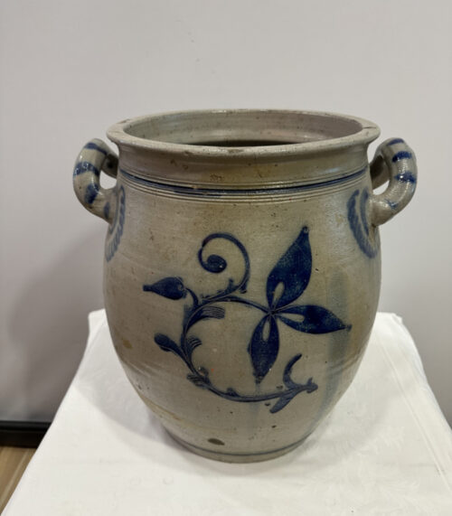 Grosser Steinguttopf mit blauer Salzglasur und Vogelmotiv – Höhe 46 cm