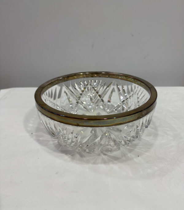 Kristallschale mit Schliff und Messingrand – elegante Vintage-Schale
