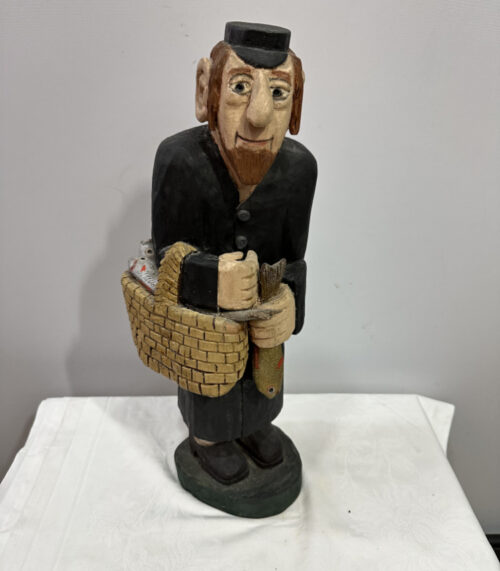 Vintage Handgeschnitzte Holzfigur – Fischverkäufer mit Korb signiert „M. Tof“ Höhe 50 cm