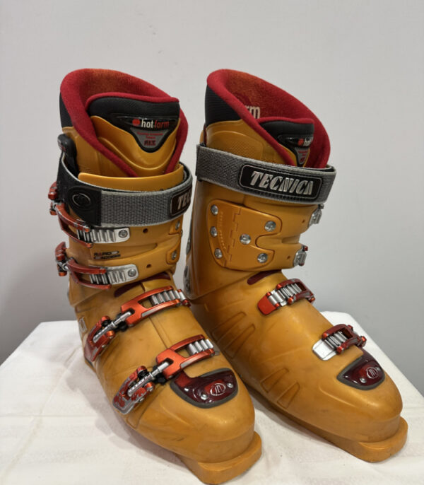 Skischuhe von Tecnica – Performance trifft Komfort im Retro-Look
