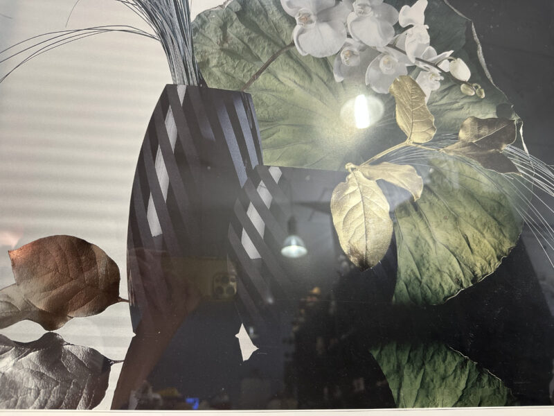 Signierter Kunstdruck von Evert van Kuik – florales Stillleben mit Orchideen und Blättern im Goldrahmen, 95 x 65cm - Image 7