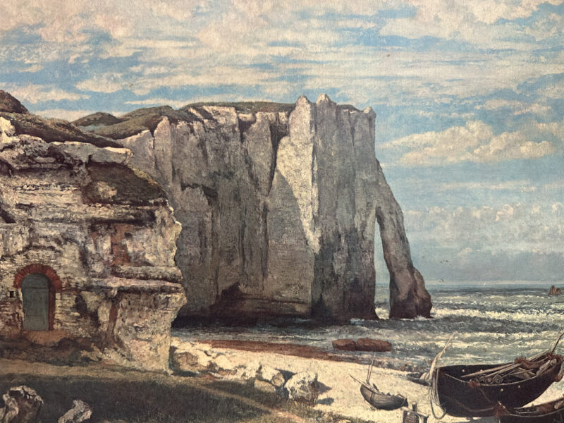 Küstenlandschaft mit Kreidefelsen und Booten – stimmungsvolle Vintage-Reproduktion im goldenen Rahmen, 66 x 56 x 5cm - Image 2