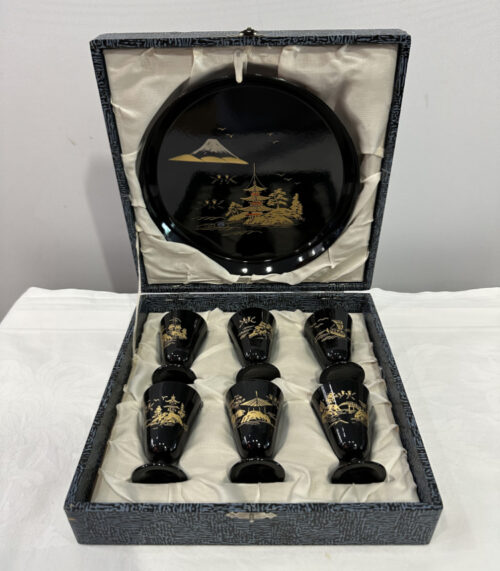 Japanisches Vintage Becherset mit Tablett – Lackwaren Set handbemalt im Originaletui